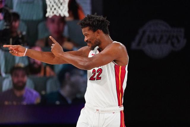 中国篮球名宿杜锋：看完开幕式感觉很震撼，舞台、节目效果别出心裁