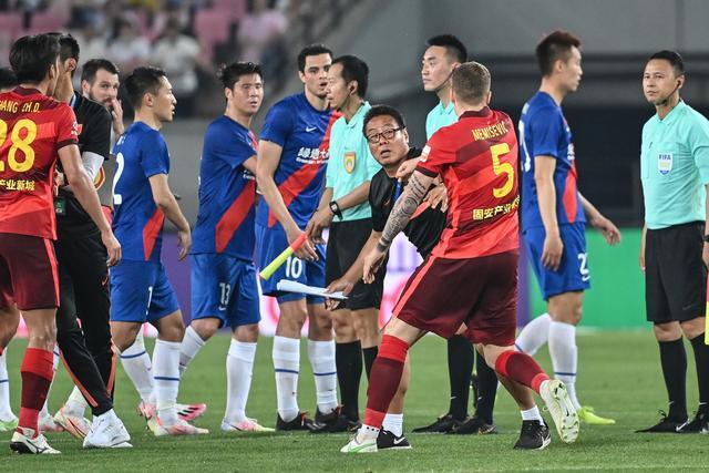 罗马诺：那不勒斯有意巴迪亚西勒，球员对转会持开放态度